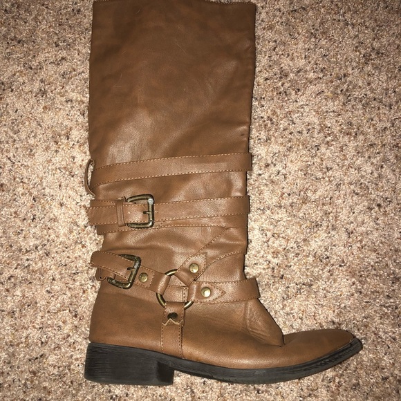 Tan tall boots - Picture 2 of 3